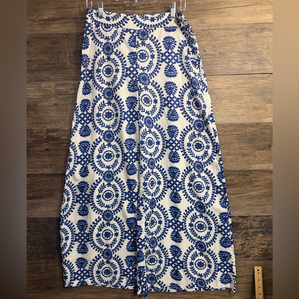 SHEIN White Wide Leg Pants with Royal Blue Circular Print
